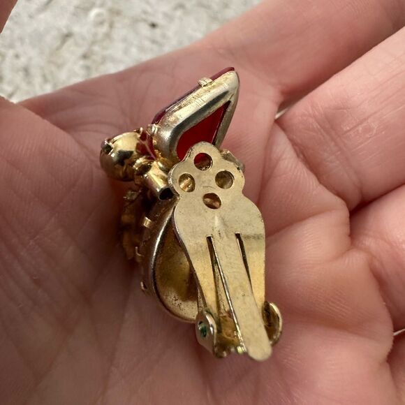 Vintage 1960s Filigree Leaf And Faceted Crystal Clip On Earrings - Picture 6 of 7